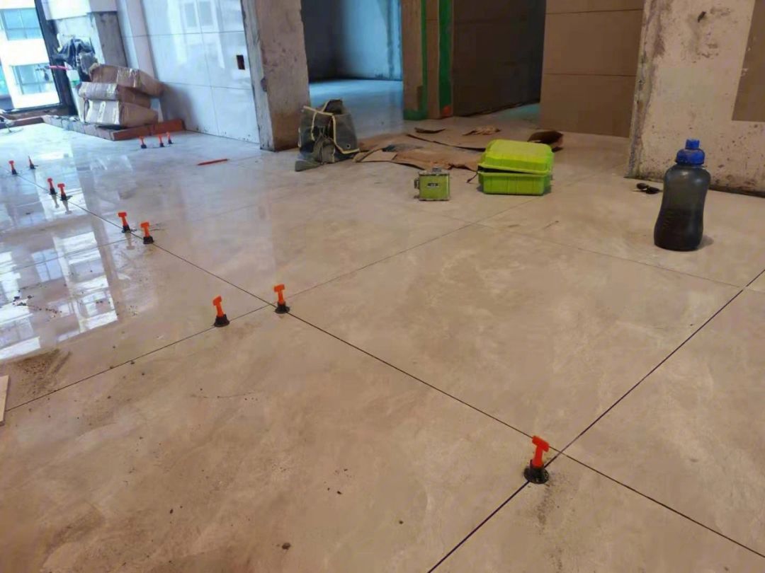 墙砖找平器施工视频(瓷砖找平器多少钱一包他妈的就是错了)